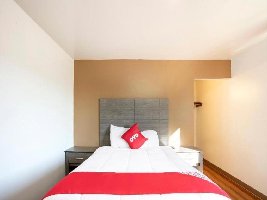 Oyo Hotel Kalama Kültér fotó