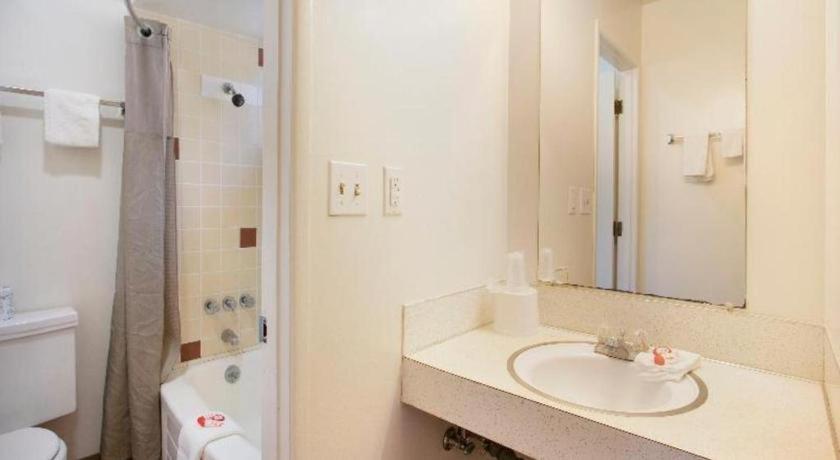 Oyo Hotel Kalama Kültér fotó